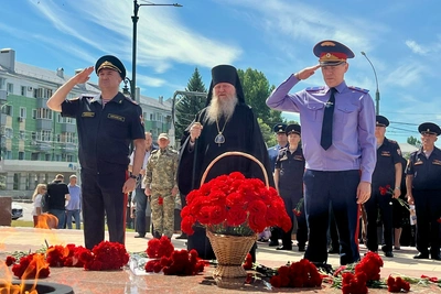 Липецкие следователи почтили память павших в День памяти и скорби