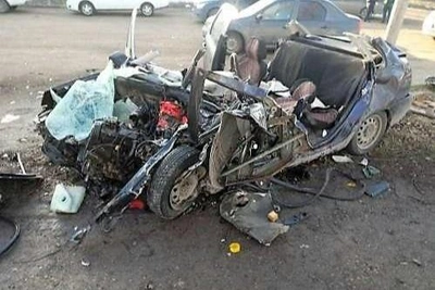 Lada Kalina Driver Dies After Hitting Garbage Truck in Stavropol