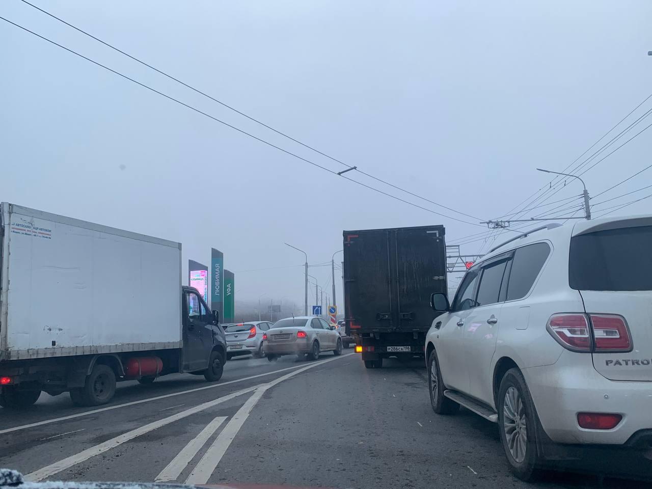 Начался денек: западная часть Уфы встала в 10-километровой пробке