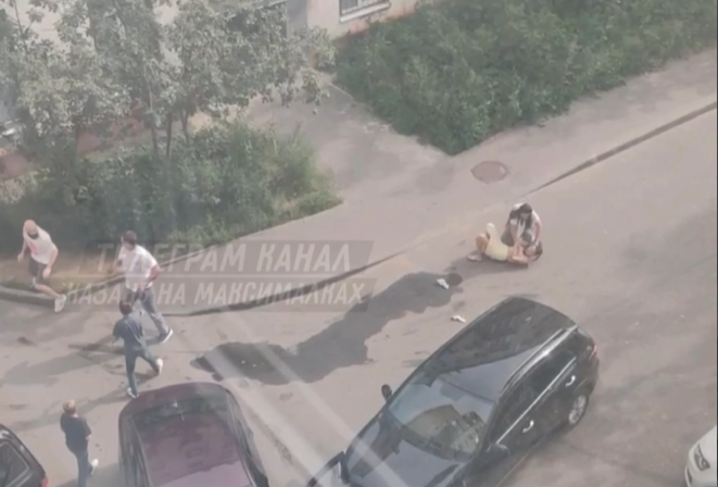 «Научи ее водить для начала»: в Казани две пары не смогли разъехаться и подрались
