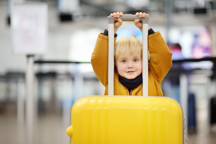 Можно ли ребёнка одного отправлять на самолете | Источник: Shutterstock/Fotodom.ru