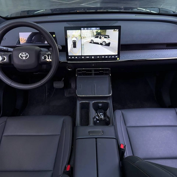 Салон электрокара Toyota | Источник: CarexKorea