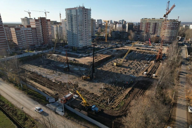 В микрорайоне ДКЖ возводят четырехэтажную школу на 1400 мест. В здании площадью почти 25&nbsp;тыс. квадратных метров оборудуют бассейн | Источник: пресс-служба губернатора и правительства Пермского края