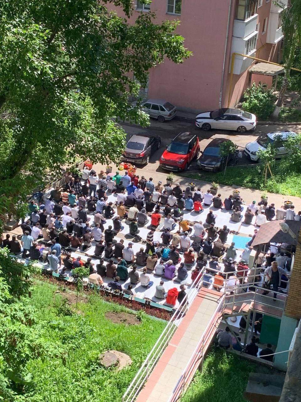 Жители Самары пожаловались на стихийную молельню мигрантов. К истории подключились следователи