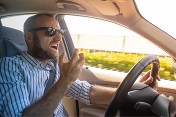 «Мамкины гонщики»: лишняя самоуверенность за рулем — причины и последствия