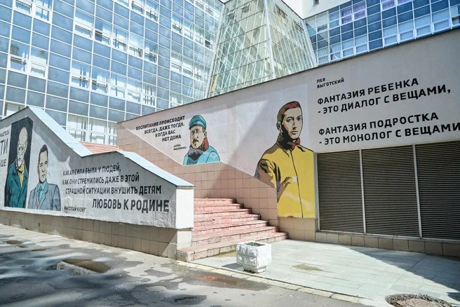 Граффити на стенах учебных корпусов | Источник: Дмитрий Толстошеев