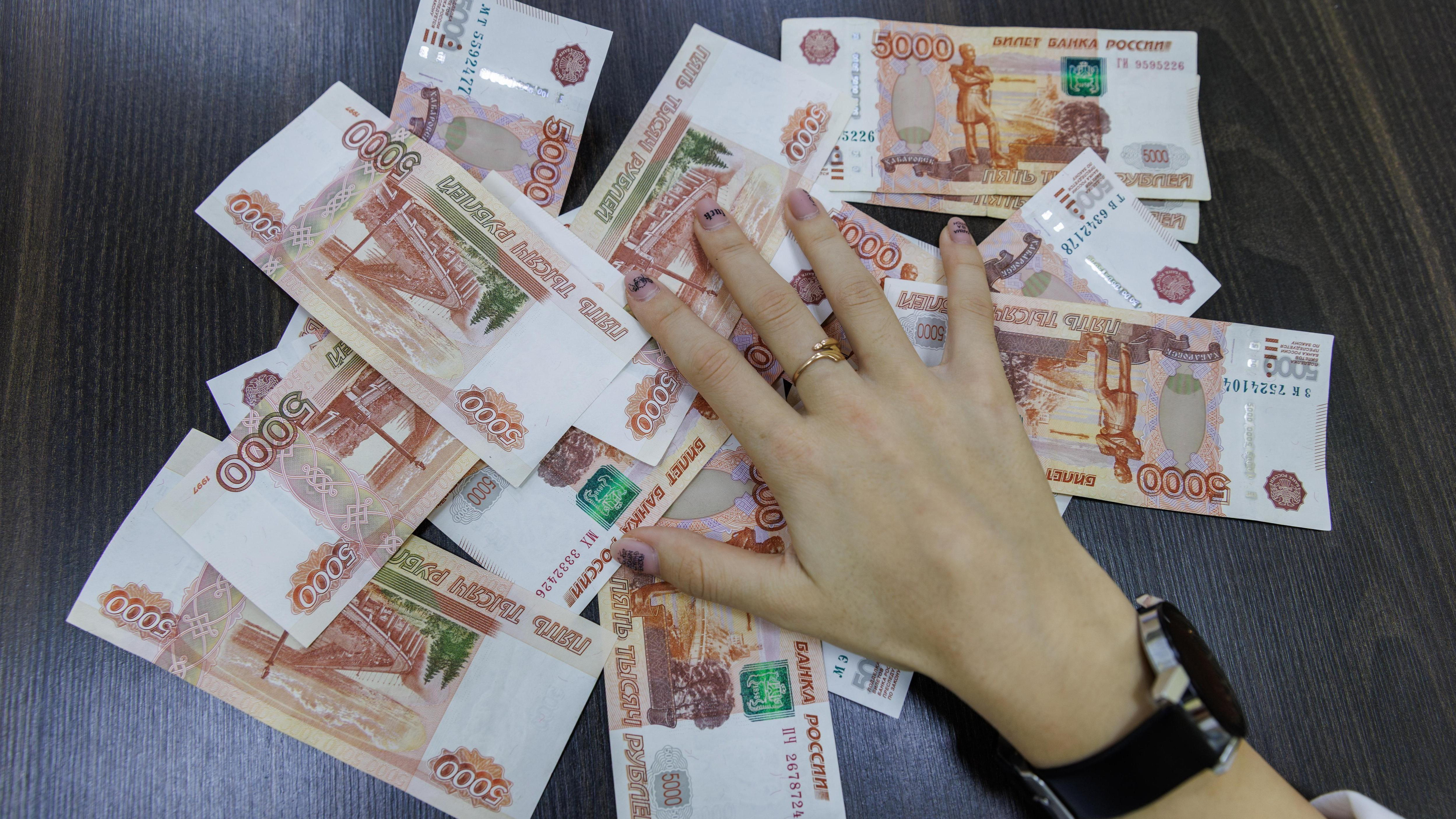 Одежда и косметика резко подорожают, а в небо хотят вернуть сотни кукурузников: главные экономические новости недели 