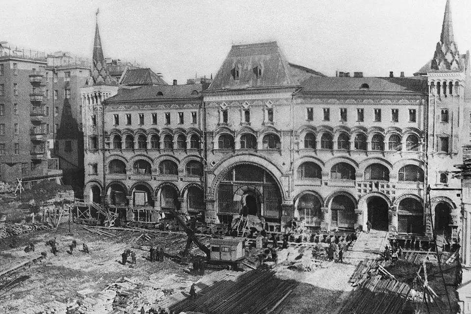 В 1939 году Саввинское подворье успешно перенесли на целых 40 метров. | mcmaison.ru