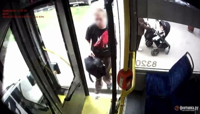 «Фонтанка» узнала, как начался конфликт водителя и пассажира автобуса в Шушарах. Показываем видео | Источник: FONTANKA.RU