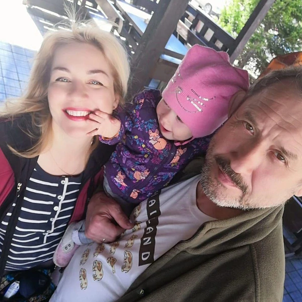 Сергей и Ирина Усольцевы с дочкой Ариной