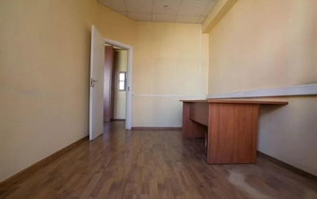Внутри много кабинетов с необычной планировкой | Источник: avito.ru