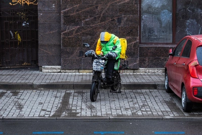 ДТП в Петербурге: автомобиль генконсульства Германии сбил курьера