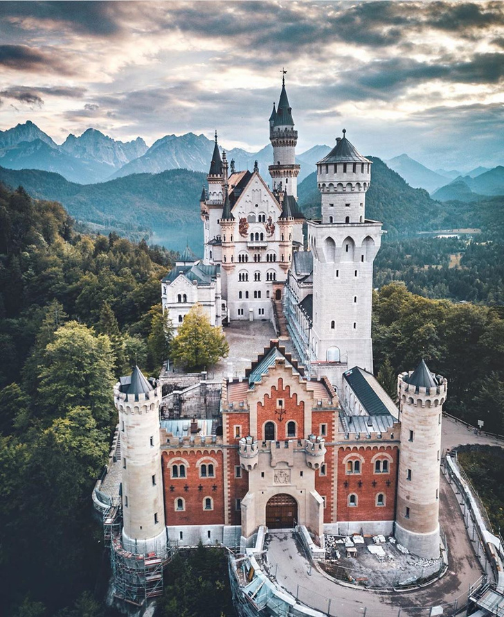 Самые впечатляющие замки Европы