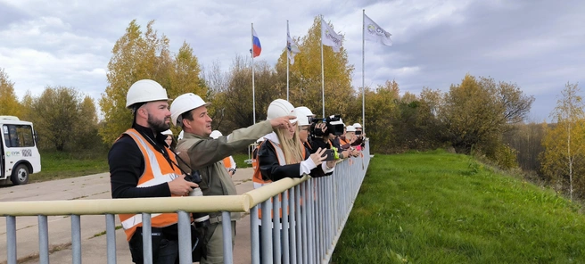Журналисты познакомились с работой угледобывающего гиганта в непосредственной близости от мощной горной техники | Источник: «СУЭК-Красноярск»