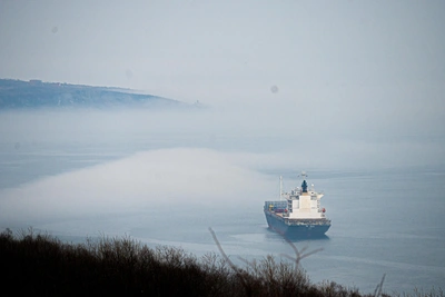Судно с российскими моряками застряло в Японии