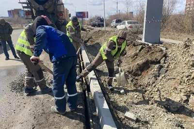 Работы на улице Студенческой в Благовещенске: бордюры и канализация