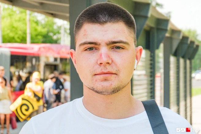 Юрий приехал в Пермь в отпуск, но успел прокатиться на местных автобусах  | Источник: Тимофей Калмаков / 59.RU 