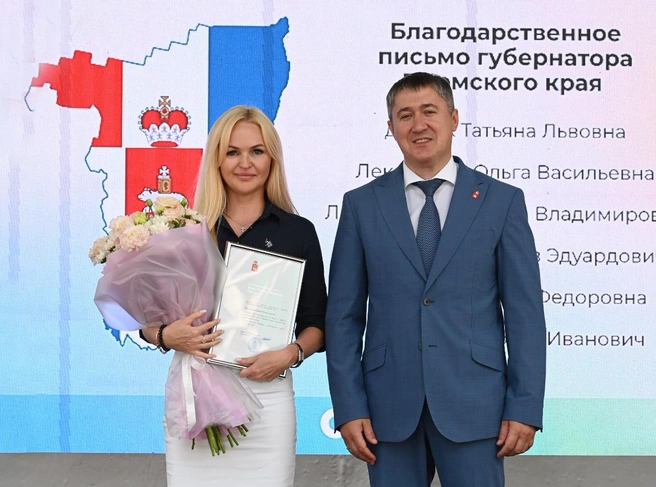 Дмитрий Махонин наградил работников «СтройПанельКомплекта» | Источник: СПК