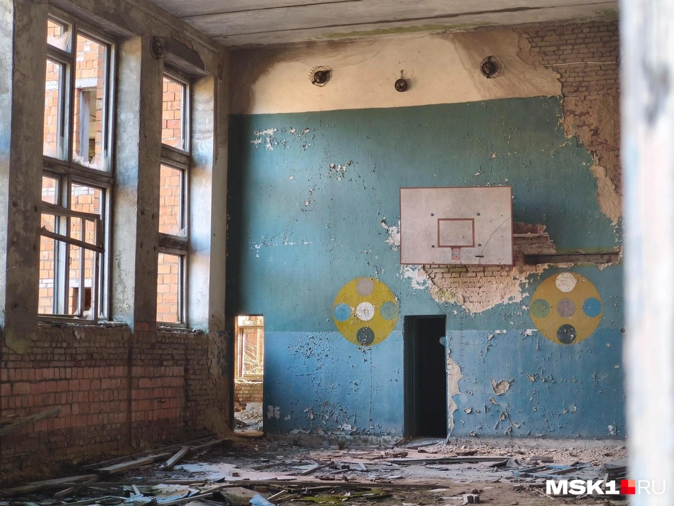 В огромном спортзале давно не бегали дети | Источник: Михаил Мечев / MSK1.RU