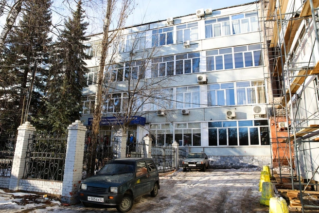 По соседству с отделом ГИБДД