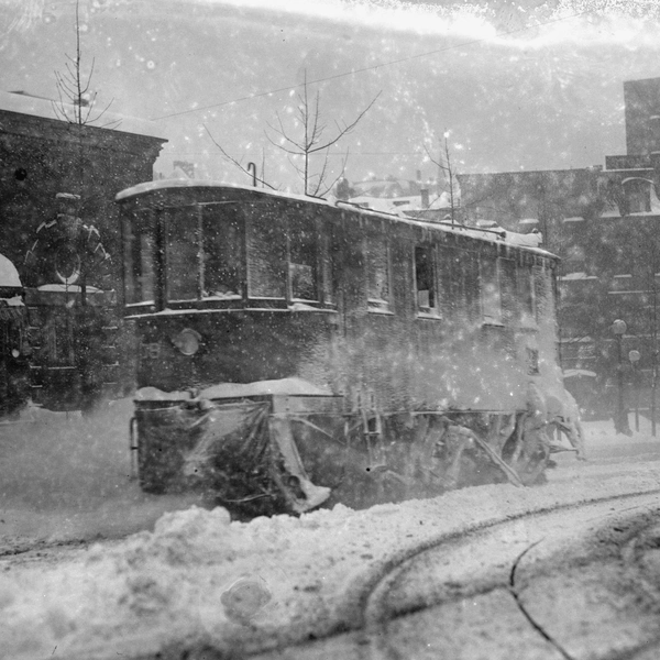 Нью-йоркский трамвай проезжает по Манхэттену во время метели 1922 года | Источник: ZUMA Press, Inc./via Legion Media