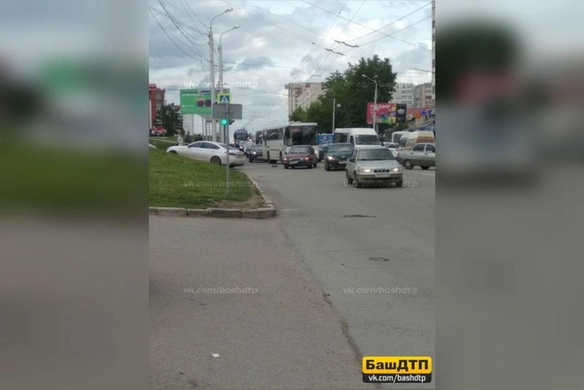 Автомобиль узбекского производства столкнулся с другой иномаркой | ufa1.ru