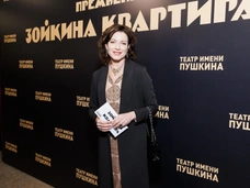 Хмельницкая в стильном пальто, Табаков в новом имидже, Мерзликин с женой. Премьера «Зойкиной квартиры»