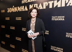 Хмельницкая в стильном пальто, Табаков в новом имидже, Мерзликин с женой. Премьера «Зойкиной квартиры»