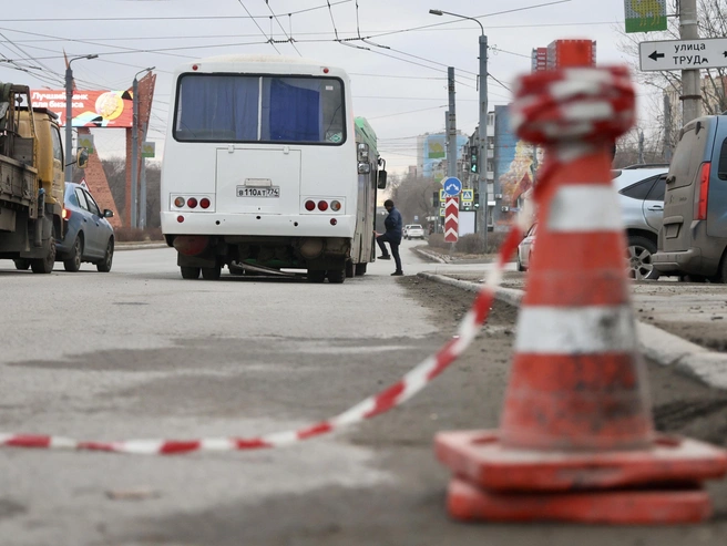 Сложности связаны не только с транспортом, но и с отсутствием благоустроенных пешеходных дорог. | Источник: Наталья Лапцевич / 74.RU