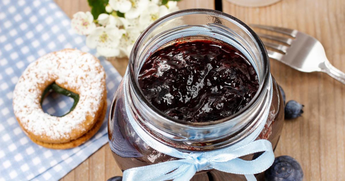 Плесень сверху на варенье что делать. Blueberry Jam (no added Sugar). Старое варенье куда применить. Что сделать из старого варенья рецепт с отзывами.