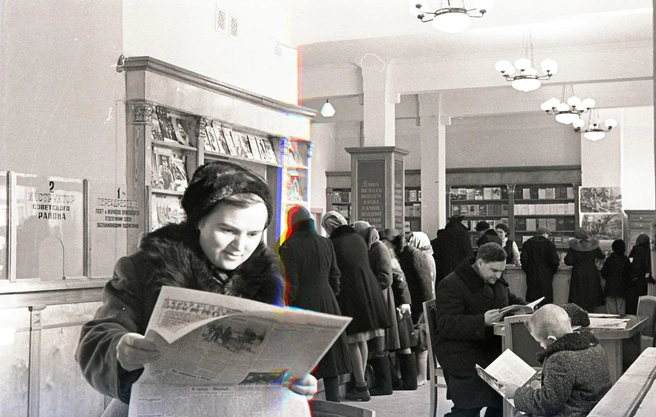 За хорошей историей не грех и в очереди постоять | Источник: фотофонд Самарского областного государственного архива социально-политической истории