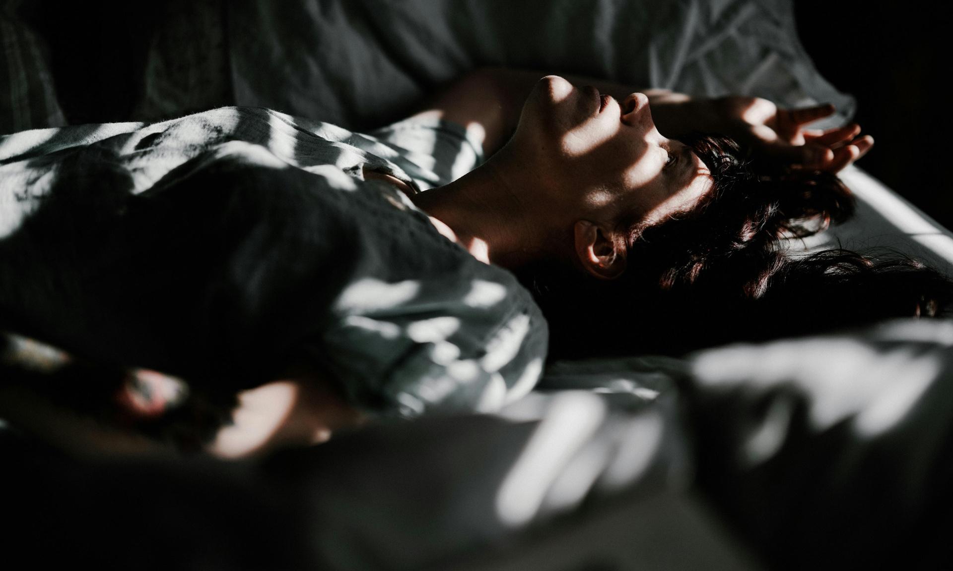 4 вещи, которые категорически нельзя делать перед сном