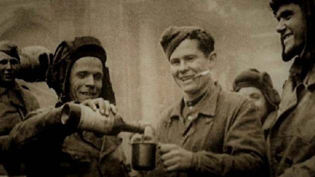 «Наркомовские» сто грамм: как пили на фронте