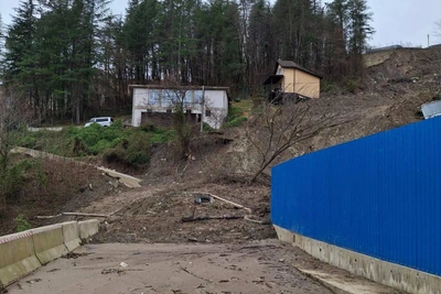 Власти Сочи отказались расчищать оползень у «Министерских озёр»