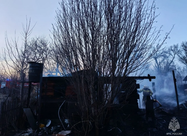 Пожар ликвидирован на площади около 100 квадратных метров | Источник: ГУ МЧС по Алтайском краю