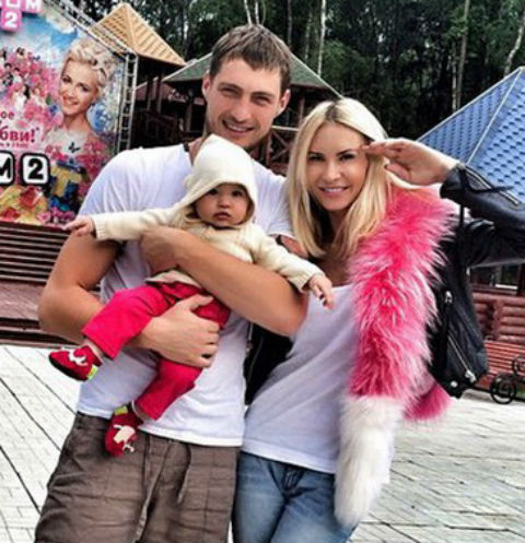 Элина Камирен и Александр Задойнов с дочерью Сашенькой