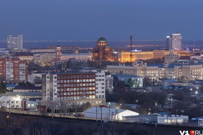 Волгоградцы услышали мощный грохот в небе