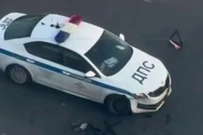 Экипаж ДПС столкнулся с внедорожником на площади Лыщинского