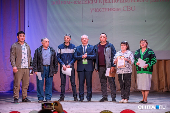 Гостев наградил активных предпринимателей | Источник: Олег Фёдоров / CHITA.RU