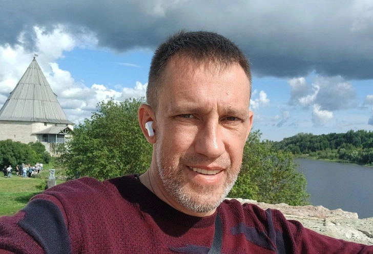 По версии журналистов, китайцы давали взятки за возбуждение дела, а Николаев — за охрану от полиции