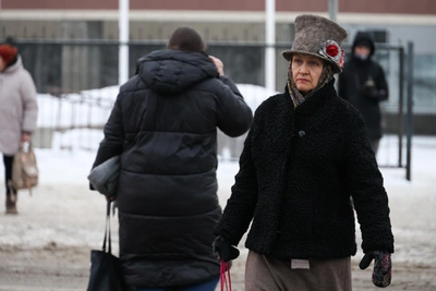 Стиль жителей Нефтяников: необычные шапки и яркие кроссовки