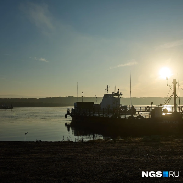 Паромы начинают ходить с раннего утра, но коррективы в расписание может внести туман | Источник: Александр Ощепков / NGS.ru