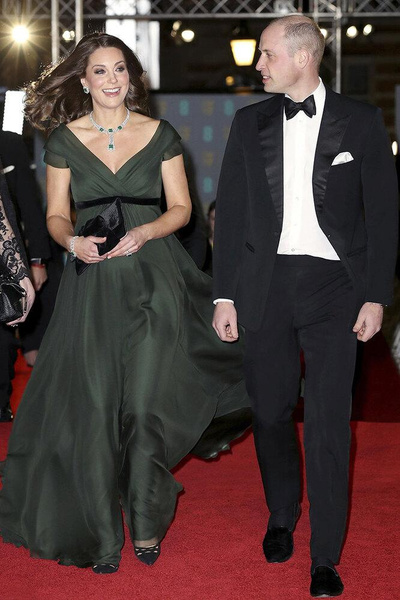Платье с подснежниками и образ в стиле «старый Голливуд»: лучшие выходы Кейт Миддлтон на BAFTA