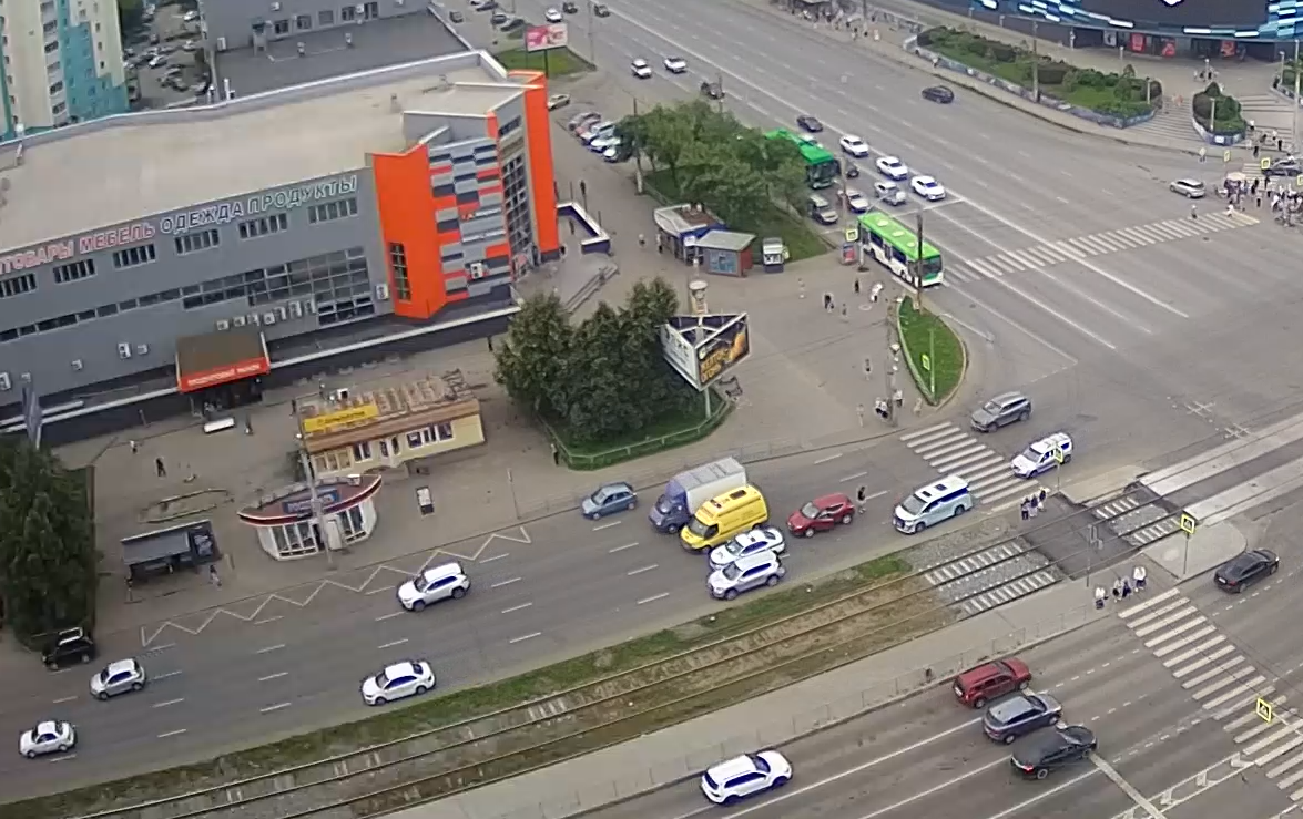 «Примерно лет 8-10»: в Челябинске на крупном перекрестке возле ТРК сбили пешехода