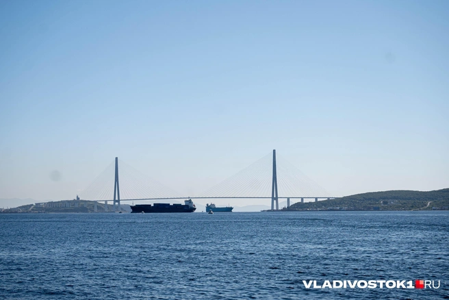 Оно растекается в акватории Амурского залива | Источник: Елена Буйвол / VLADIVOSTOK1.RU