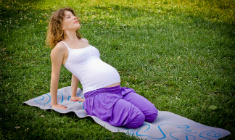 10 упражнений ленивой йоги для беременных
