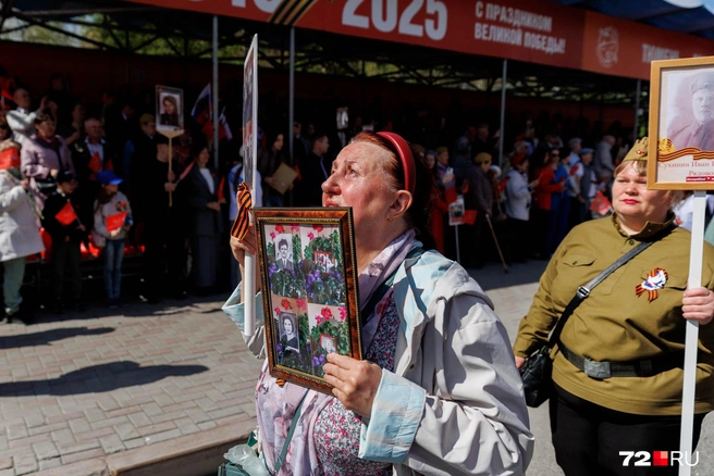 Не могли сдержать эмоции и участники акции  | Источник: Ирина Шарова / 72.RU 