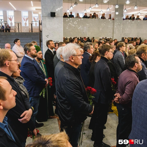 В толпе можно заметить пермского муфтия | Источник: Тимофей Калмаков / 59.RU