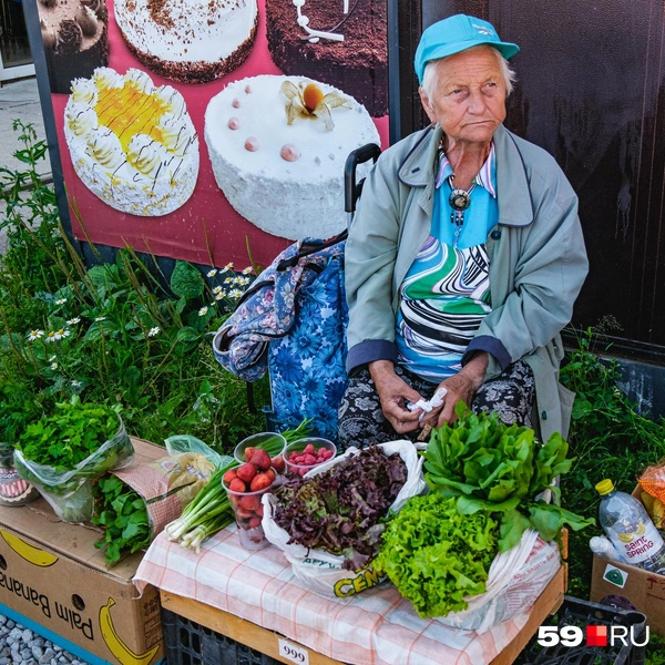 Садоводы-огородники везут на продажу не только ягоды | Источник: Тимофей Калмаков / 59.RU