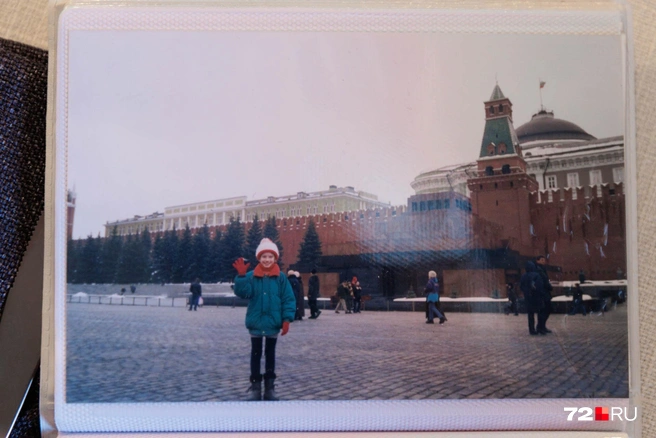 &nbsp;— А когда впервые побывали в Москве, какие были ощущения от большого города?—&nbsp;Помню прекрасно. Красная площадь мне казалась огромным-огромным музеем! Всё такое красочное, столько людей!»,&nbsp;— делится впечатлениями Алена | Источник: Ирина Шарова / 72.RU 